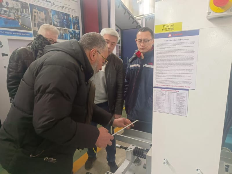 出口沙特地區(qū)的型鋼機(jī)設(shè)備，中拓冷彎工程師展實(shí)力以專業(yè)攻克小邊與腰高難題