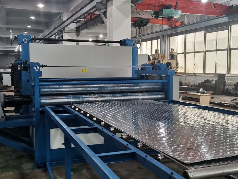 滄州中拓機(jī)械蛇年首單！柳葉型壓花機(jī)設(shè)備遠(yuǎn)銷巴西