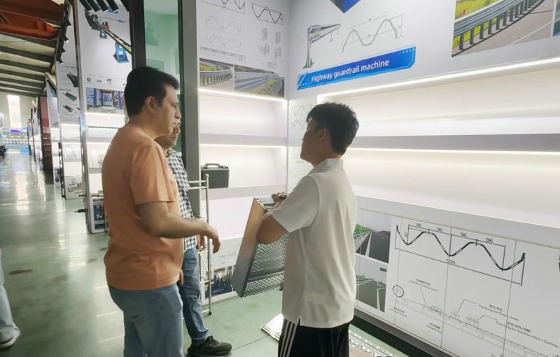 00 后外貿(mào)新兵亮眼！中拓業(yè)務(wù)員詳解聲屏障 / 橫剪線 以專業(yè)打動(dòng)巴鐵開啟冷彎設(shè)備合作